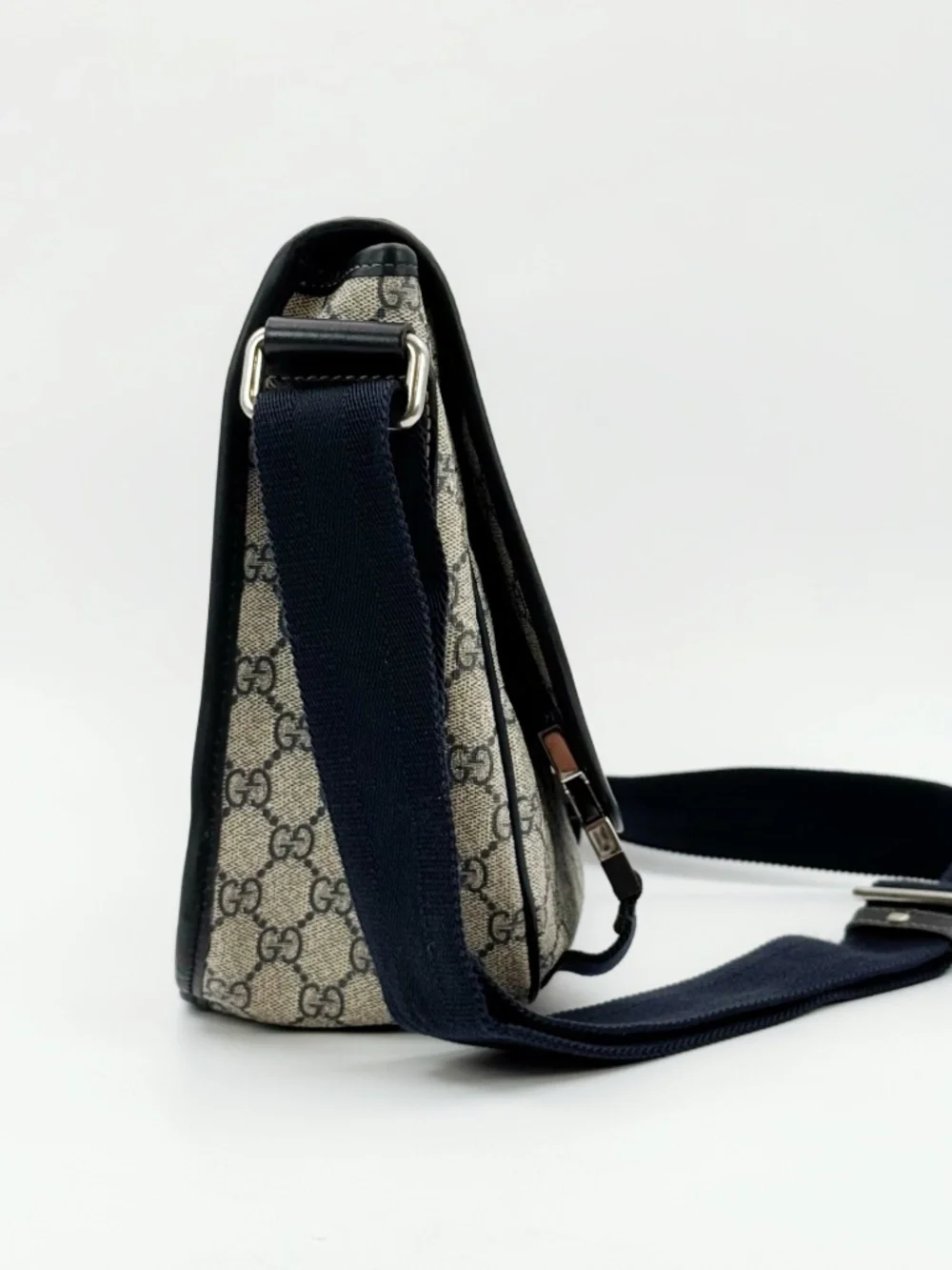 Gucci GG Supreme Canvas Flap Messenger Bag Navy Crossbody Shoulder Bag